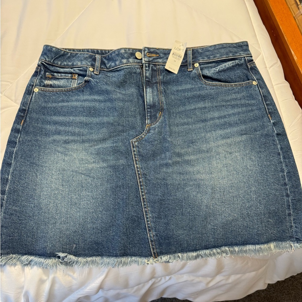 Denim skirt with raw hem